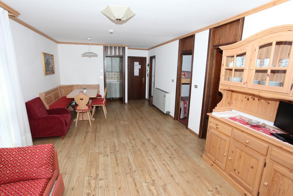 Residence Edelweiss Сан-Мартіно-ді-Кастроцца Екстер'єр фото