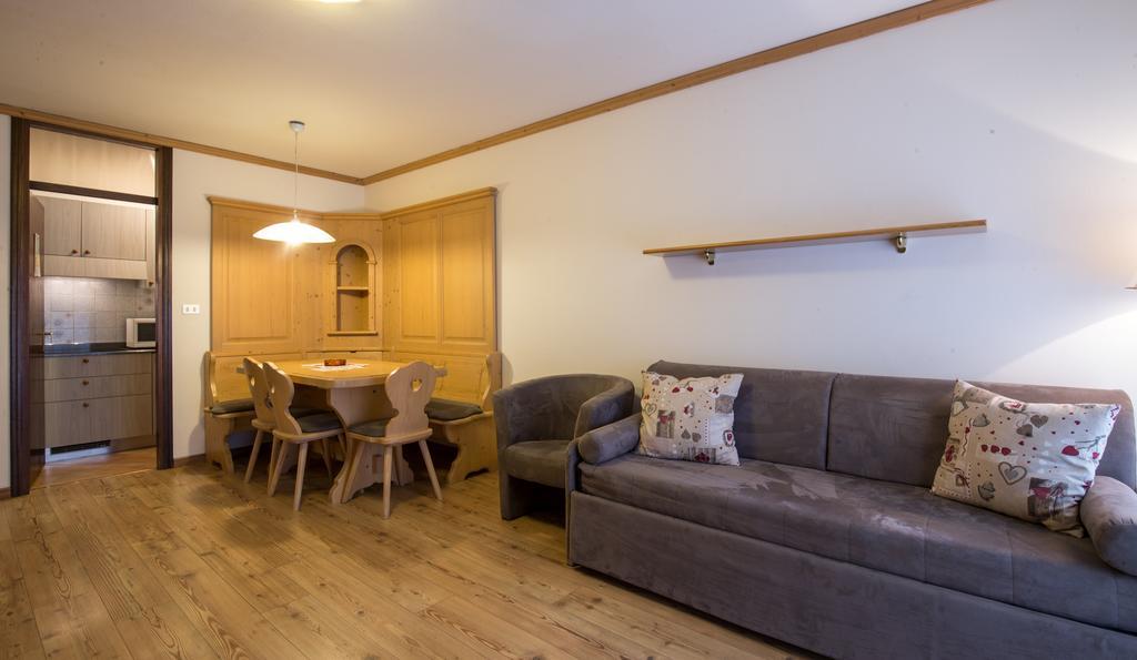 Residence Edelweiss Сан-Мартіно-ді-Кастроцца Екстер'єр фото