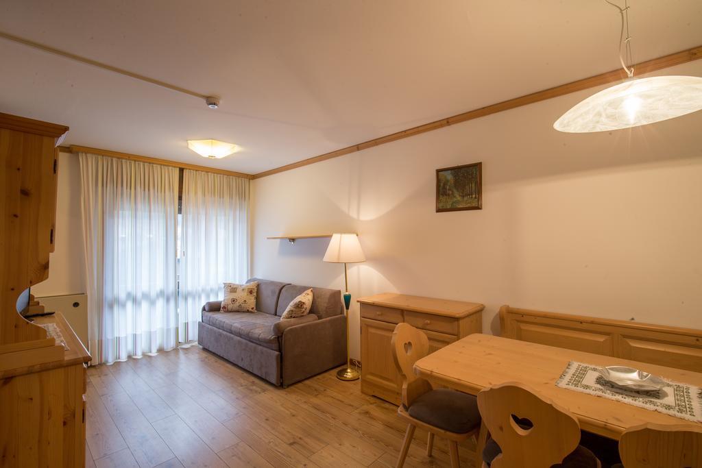 Residence Edelweiss Сан-Мартіно-ді-Кастроцца Екстер'єр фото