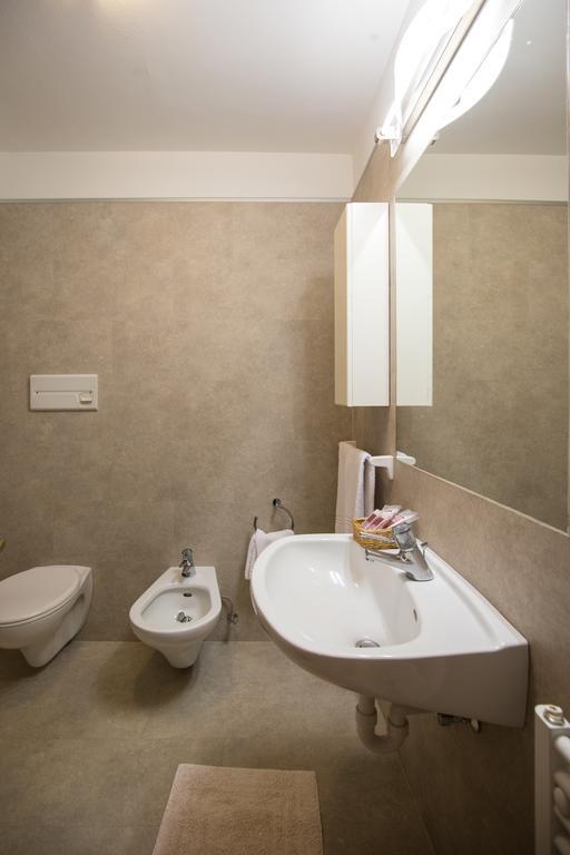 Residence Edelweiss Сан-Мартіно-ді-Кастроцца Екстер'єр фото
