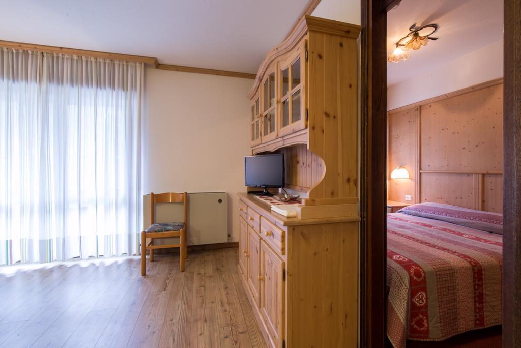 Residence Edelweiss Сан-Мартіно-ді-Кастроцца Екстер'єр фото