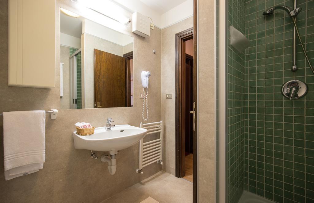 Residence Edelweiss Сан-Мартіно-ді-Кастроцца Екстер'єр фото