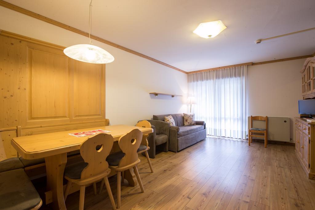 Residence Edelweiss Сан-Мартіно-ді-Кастроцца Екстер'єр фото