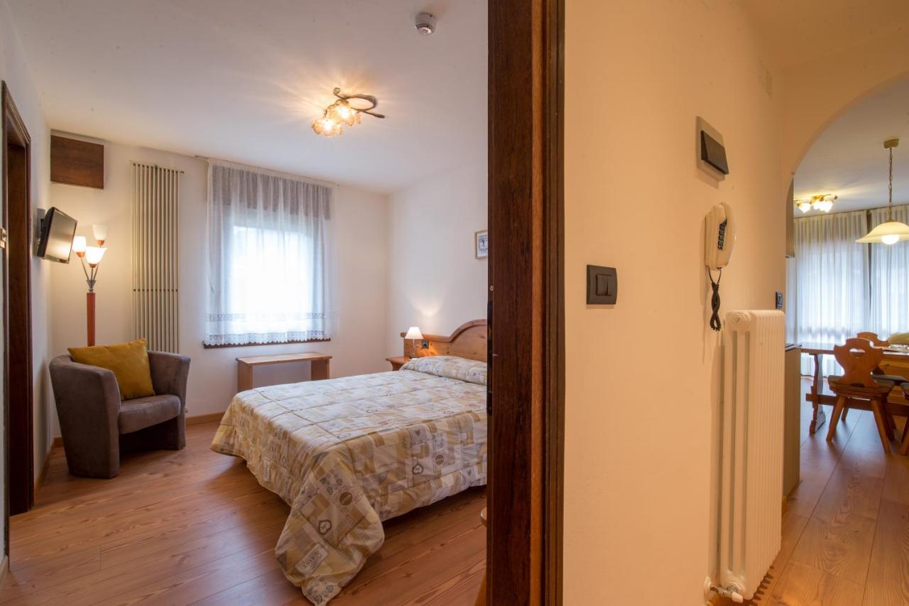 Residence Edelweiss Сан-Мартіно-ді-Кастроцца Екстер'єр фото